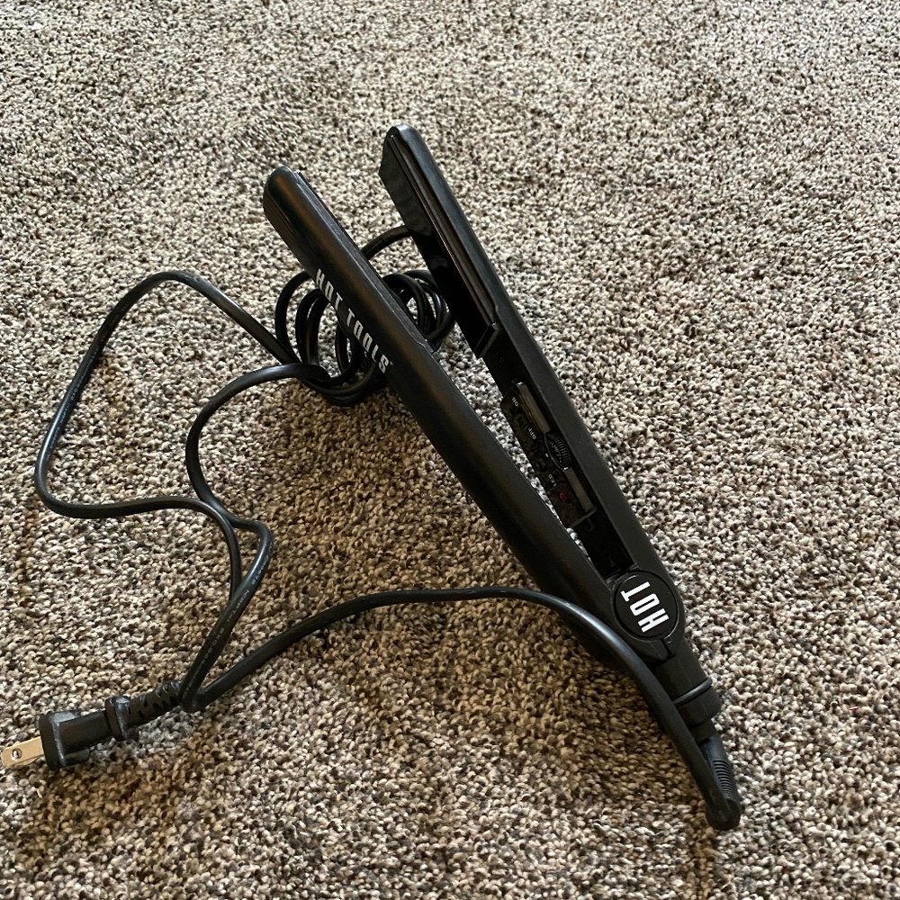 Hot Tools flat iron/ curling iron